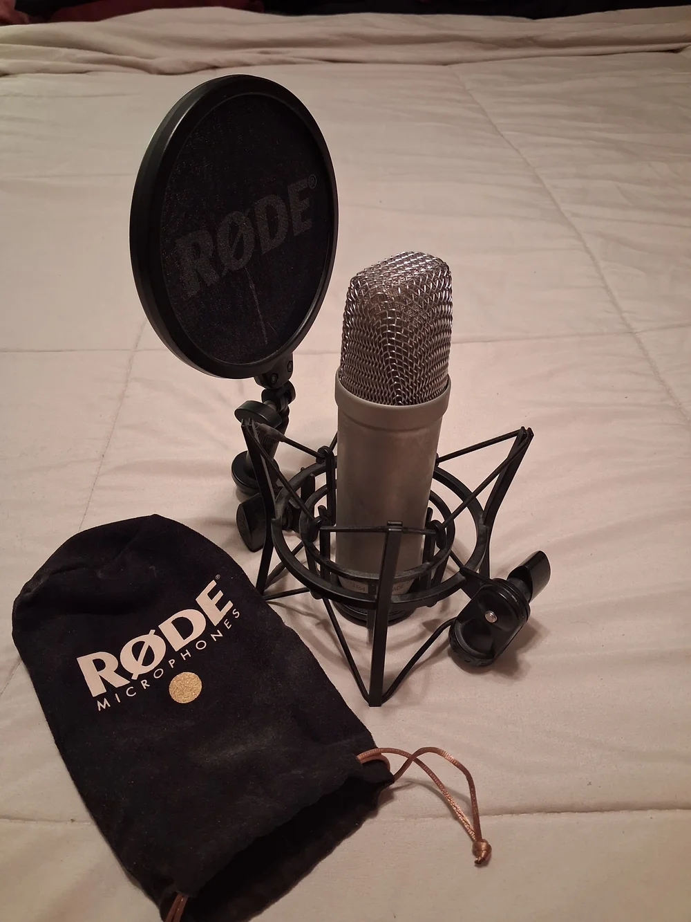 Rode NT1-A Condencer Microphone With Shockmount And Pop Filter